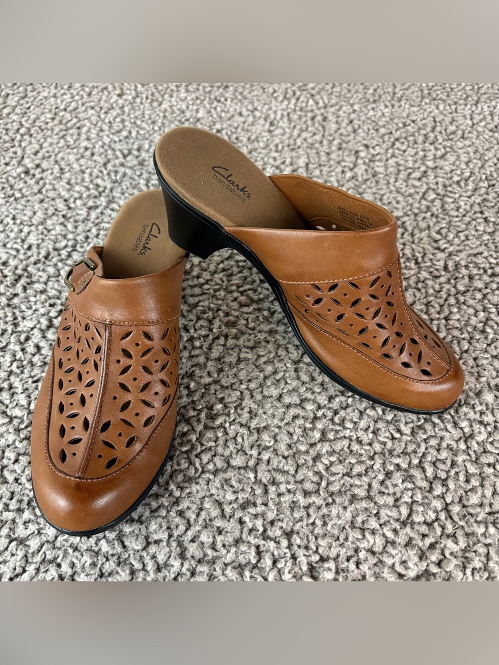 Clarks Bendable Women’s Leather Mule Clogs Shoes Size 8.5 Color Brown